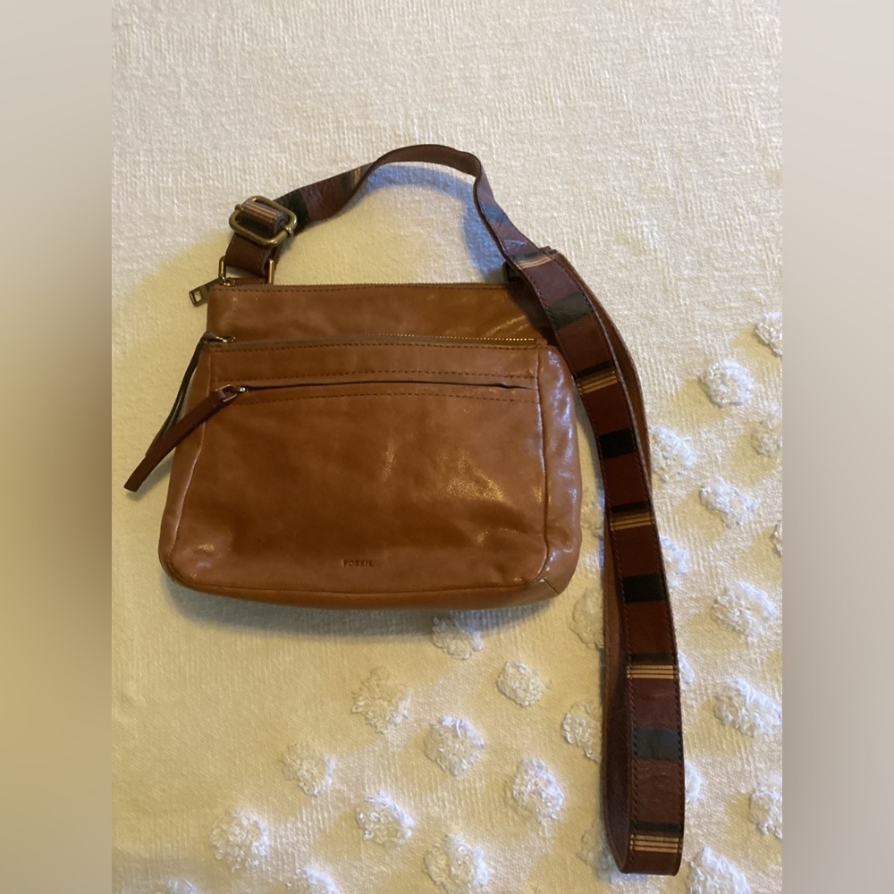 Fossil crossbody artic purse 3 zip pockets Tan/Brown Suede Size